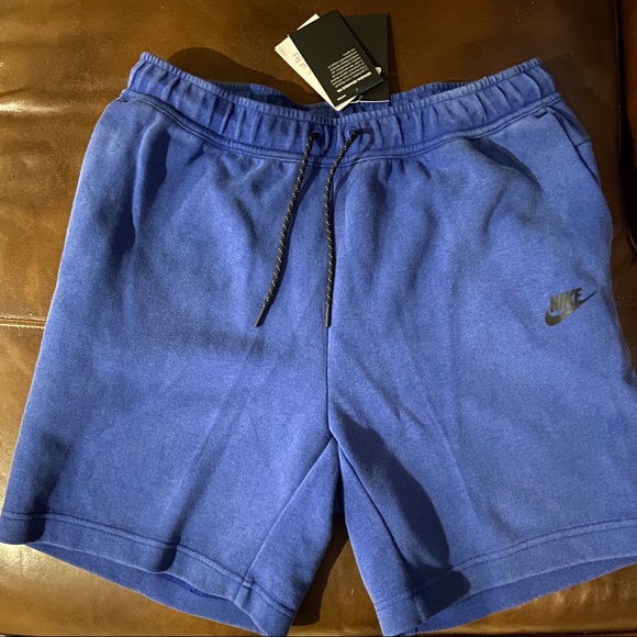 Nike Sportswear Tech Fleece Shorts - Picture 4 of 6
